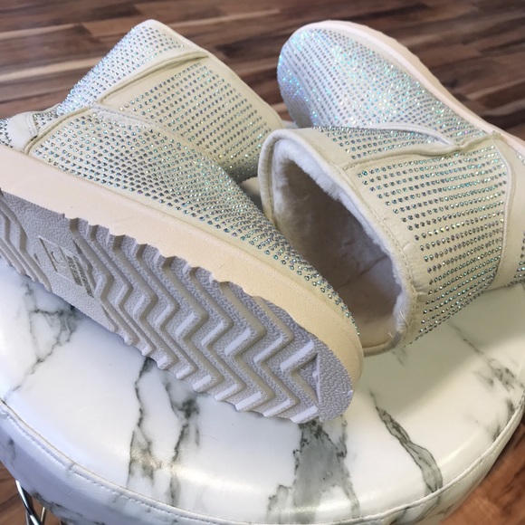 ‼️ Cream Diamond Iridescent Fur Flat Ankle Boots - Picture 4 of 8